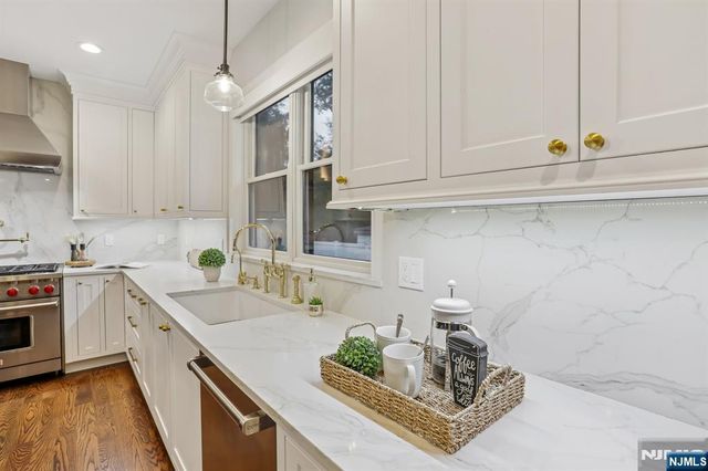 8 Broad Street, Demarest, NJ 07627