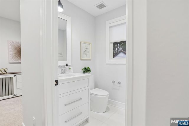 8 Broad Street, Demarest, NJ 07627