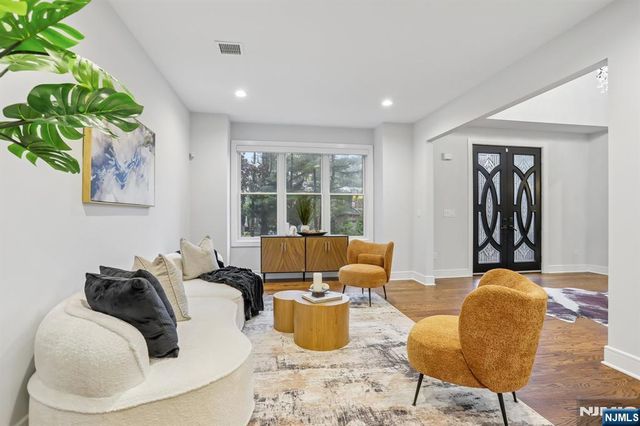 8 Broad Street, Demarest, NJ 07627