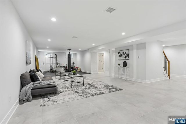 8 Broad Street, Demarest, NJ 07627