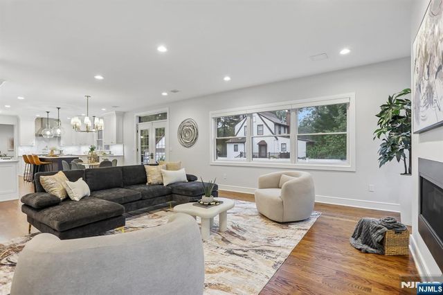 8 Broad Street, Demarest, NJ 07627