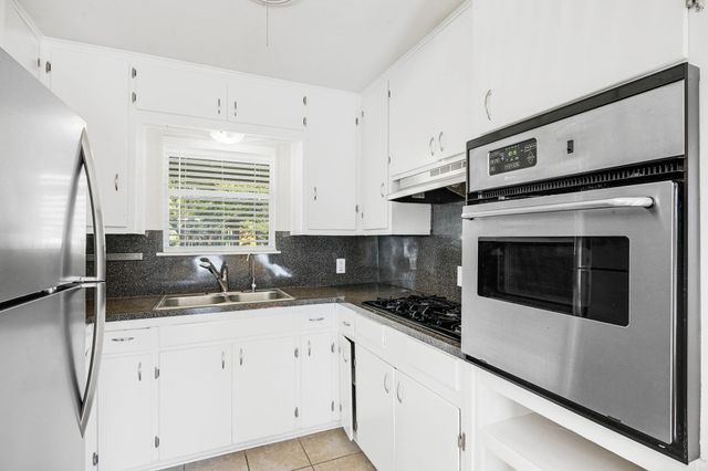 4701 SYLVANDALE DR 1, Austin, TX 78745