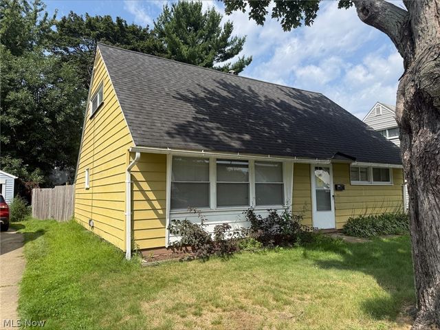 2230 Larchdale Drive, Cuyahoga Falls, OH 44221