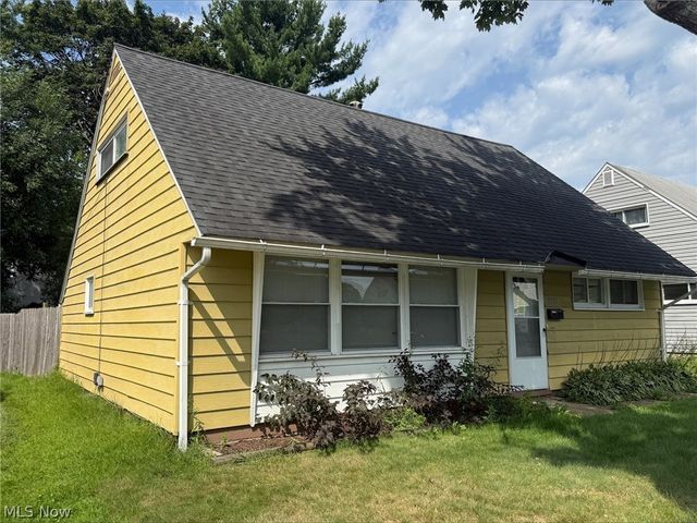 2230 Larchdale Drive, Cuyahoga Falls, OH 44221