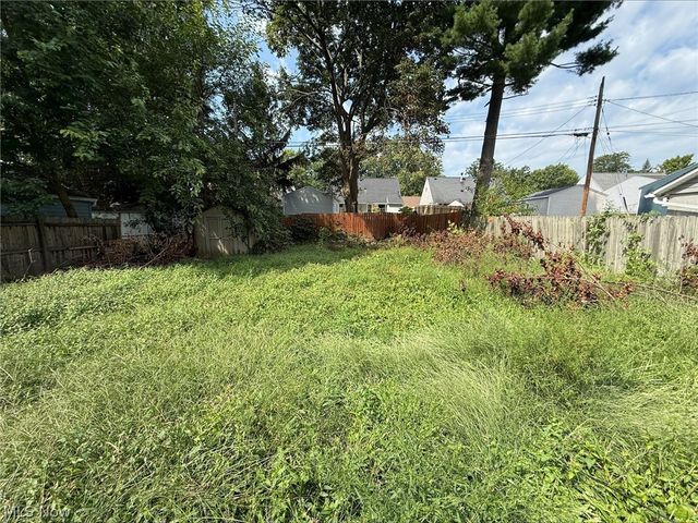 2230 Larchdale Drive, Cuyahoga Falls, OH 44221
