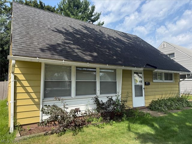 2230 Larchdale Drive, Cuyahoga Falls, OH 44221