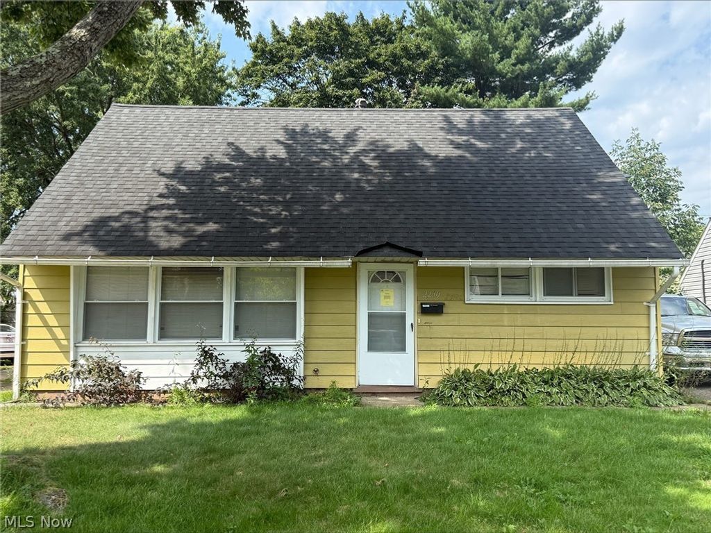 2230 Larchdale Drive, Cuyahoga Falls, OH 44221