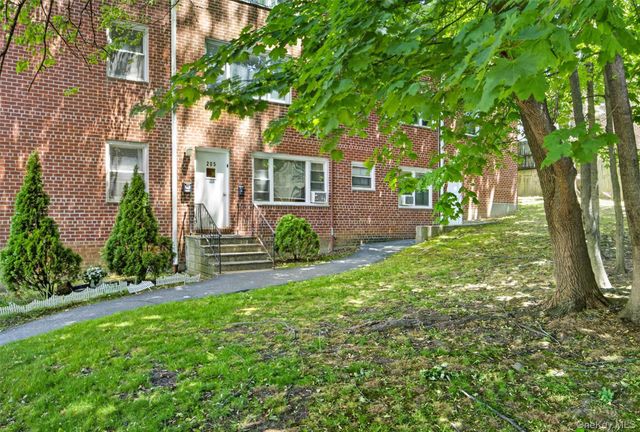 205 W Post Road E-1-O, White Plains, NY 10606