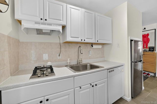 205 W Post Road E-1-O, White Plains, NY 10606