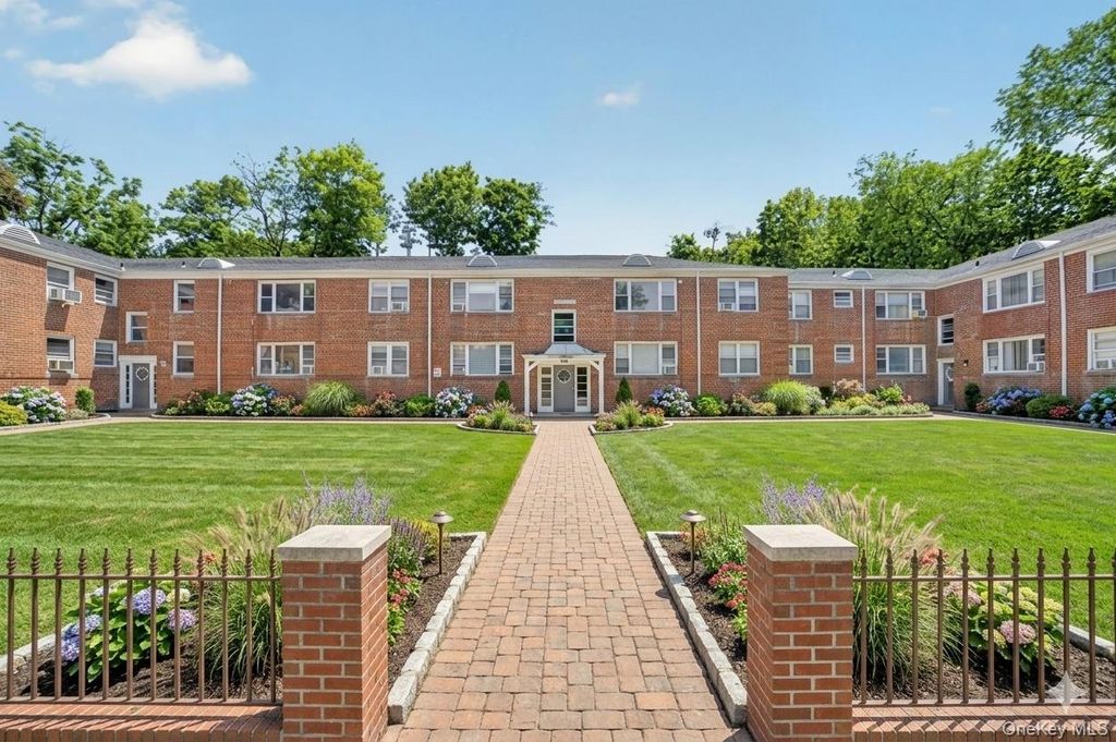 205 W Post Road E-1-O, White Plains, NY 10606
