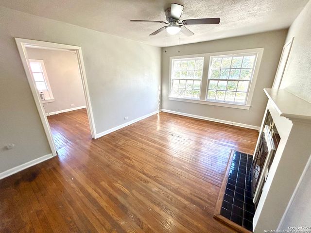 425 Maverick St Apt 8, San Antonio, TX 78212