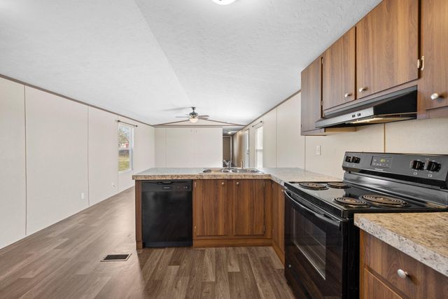 606 W Lampasas ST, Lometa, TX 76853