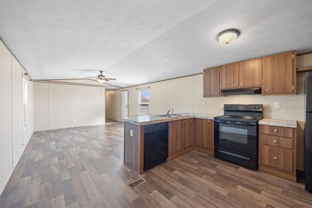 606 W Lampasas ST, Lometa, TX 76853