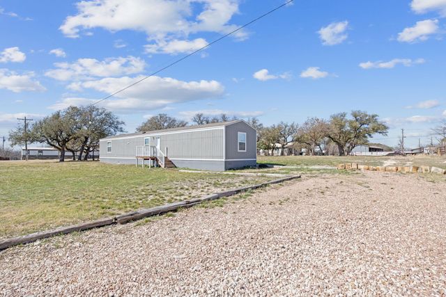 606 W Lampasas ST, Lometa, TX 76853