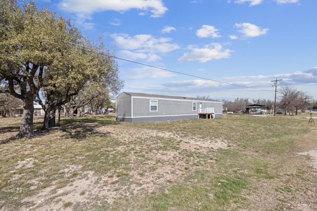 606 W Lampasas ST, Lometa, TX 76853