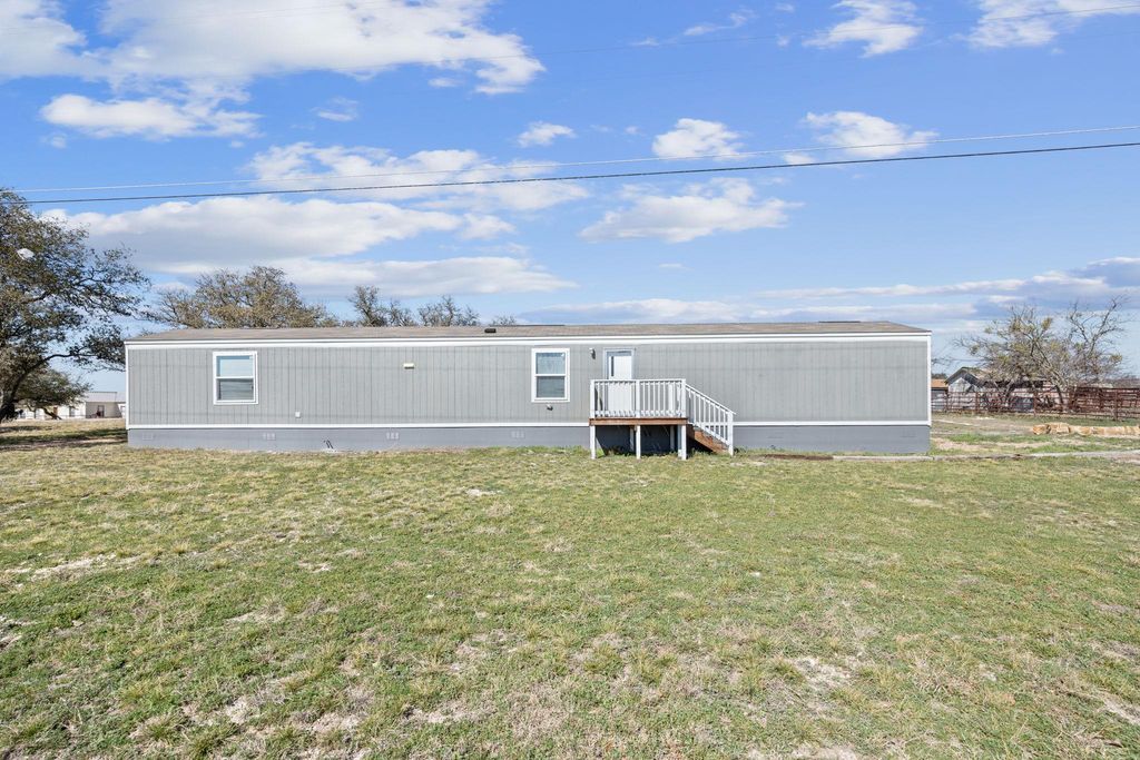 606 W Lampasas ST, Lometa, TX 76853