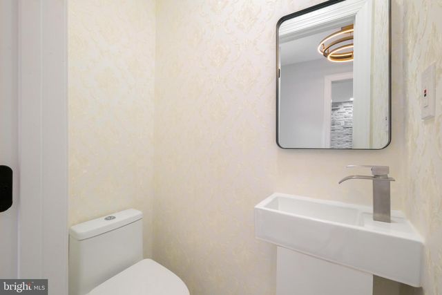 617 GREENBRIER DR, Silver Spring, MD 20910