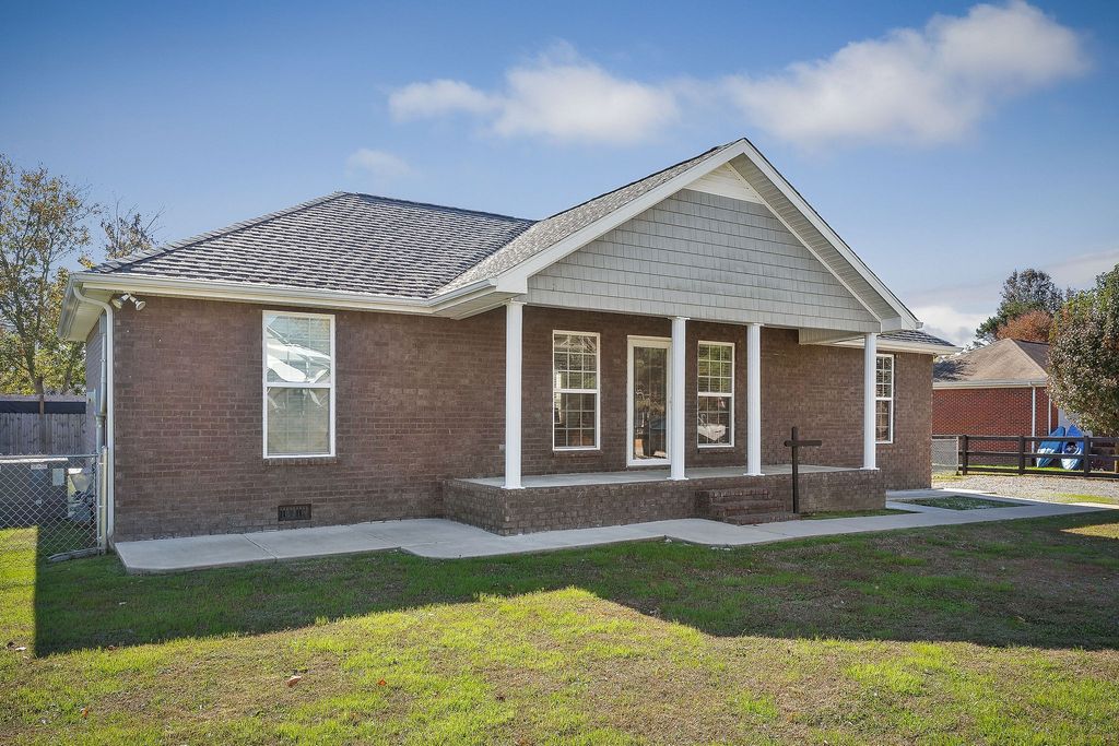 613 Ginger Dr, Smithville, TN 37166