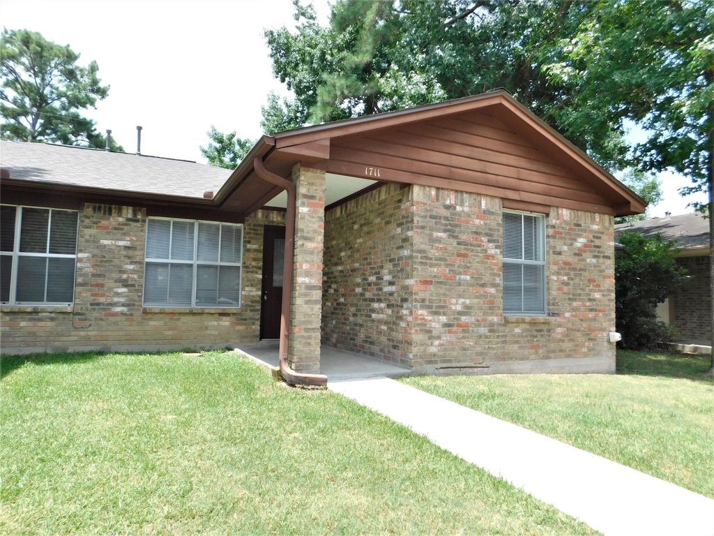 1711 Hazelwood Street, Conroe, TX 77301
