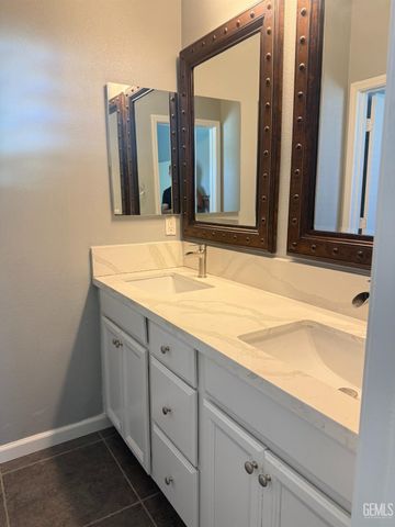6009 Moonstone Peak Drive, Bakersfield, CA 93313