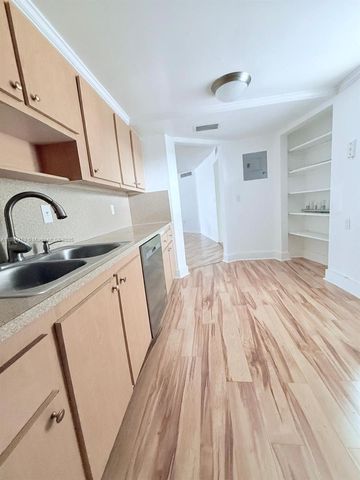 1201 NE 191st St G304, Miami, FL 33179