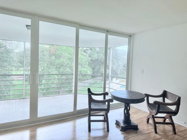 1201 NE 191st St G304, Miami, FL 33179