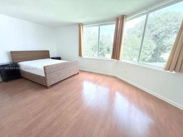 1201 NE 191st St G304, Miami, FL 33179