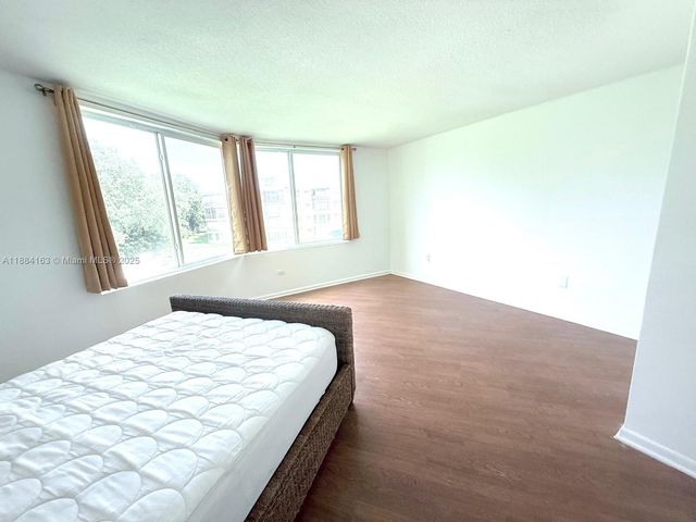 1201 NE 191st St G304, Miami, FL 33179