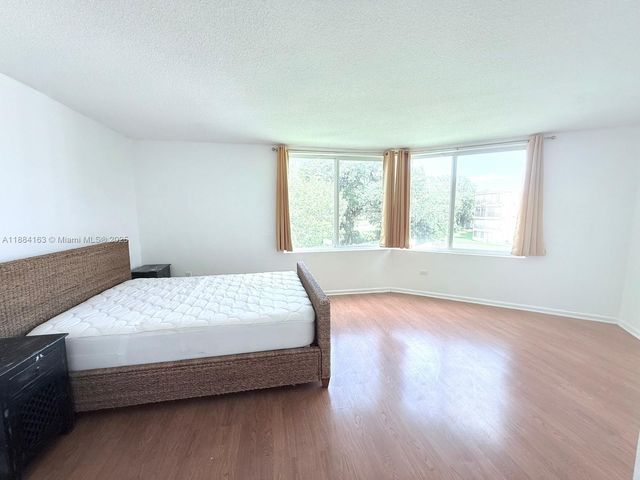 1201 NE 191st St G304, Miami, FL 33179