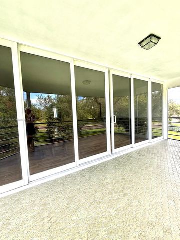 1201 NE 191st St G304, Miami, FL 33179