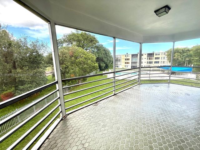 1201 NE 191st St G304, Miami, FL 33179