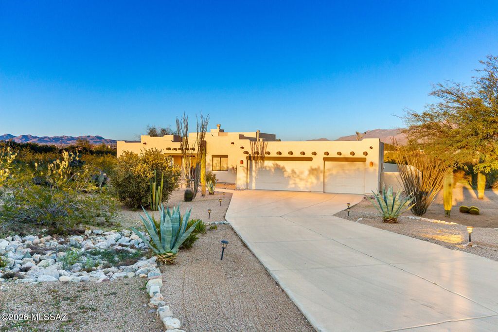 4522 W Sunset Plaza Court, Tucson, AZ 85743