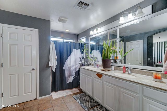 25519 W CROWN KING Road, Buckeye, AZ 85326