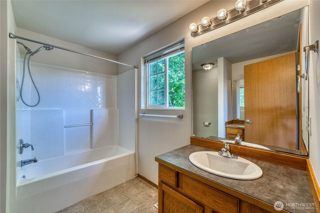 912 Eagle Crest Place, Port Orchard, WA 98366