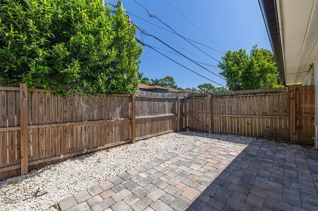 535 32ND AVENUE N 5, St Petersburg, FL 33704