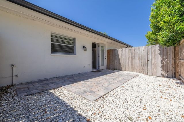 535 32ND AVENUE N 5, St Petersburg, FL 33704
