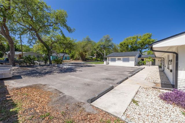 535 32ND AVENUE N 5, St Petersburg, FL 33704