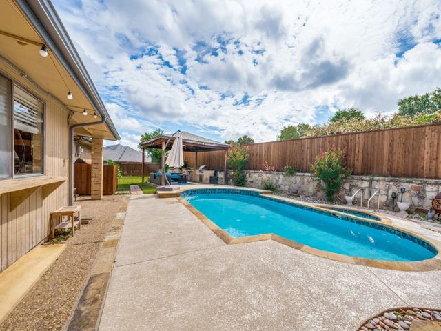 2702 Lookout Place, Carrollton, TX 75007
