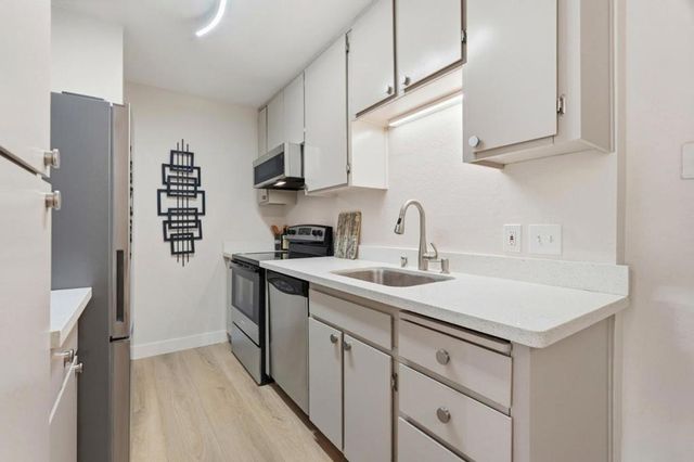 292 Tradewinds Drive 4, San Jose, CA 95123