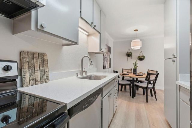 292 Tradewinds Drive 4, San Jose, CA 95123