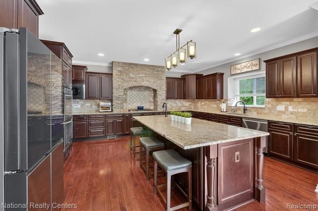 58160 International Drive, South Lyon, MI 48178