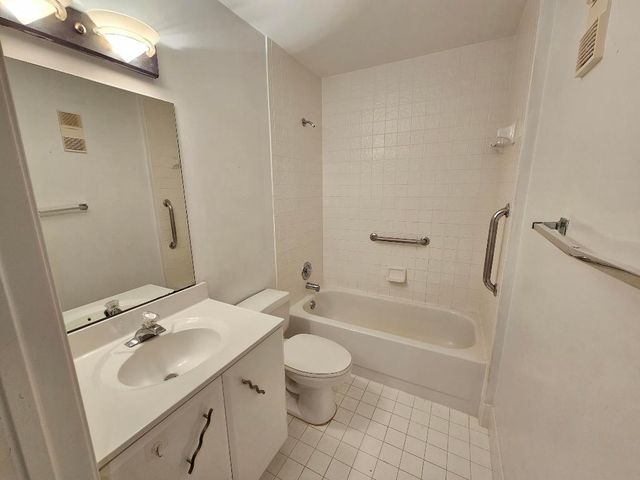 9637 Shadybrook Drive 201, Boynton Beach, FL 33437