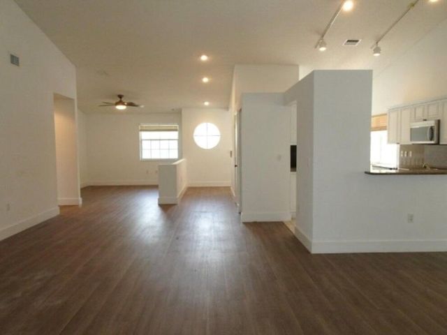 9637 Shadybrook Drive 201, Boynton Beach, FL 33437