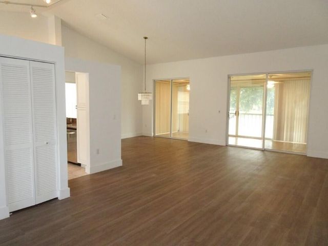 9637 Shadybrook Drive 201, Boynton Beach, FL 33437