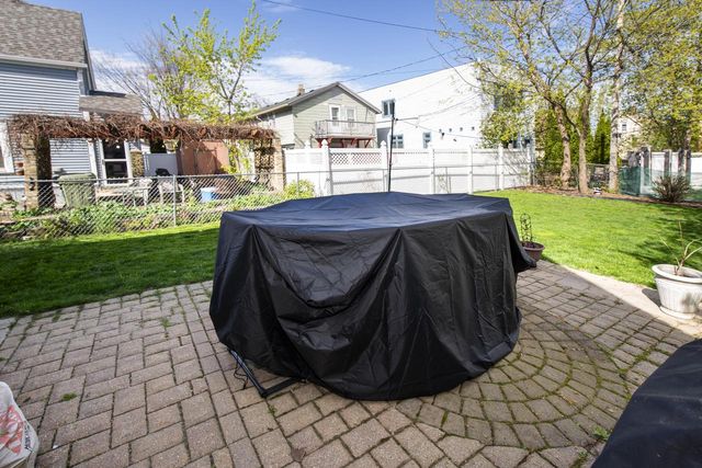 1810 Astor STREET, Milwaukee, WI 53202