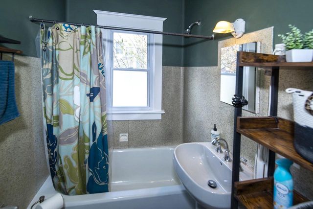 1810 Astor STREET, Milwaukee, WI 53202