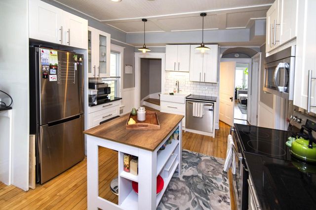 1810 Astor STREET, Milwaukee, WI 53202