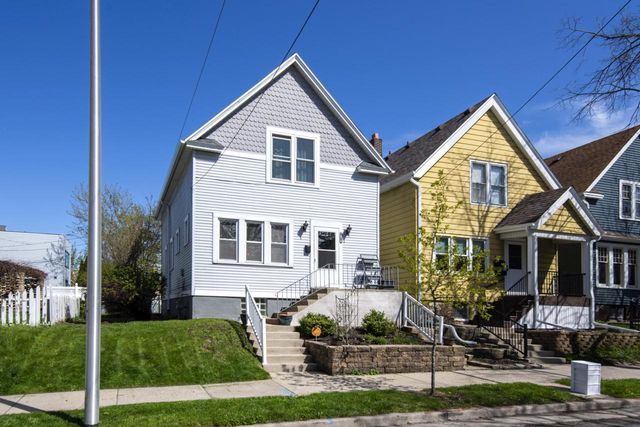 1810 Astor STREET, Milwaukee, WI 53202