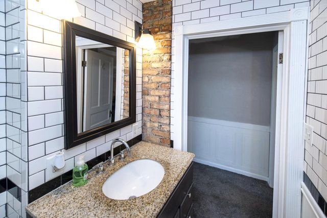 1810 Astor STREET, Milwaukee, WI 53202