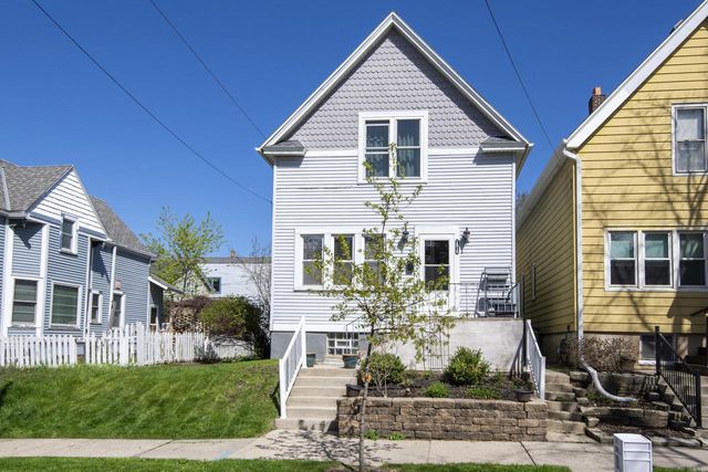 1810 Astor STREET, Milwaukee, WI 53202